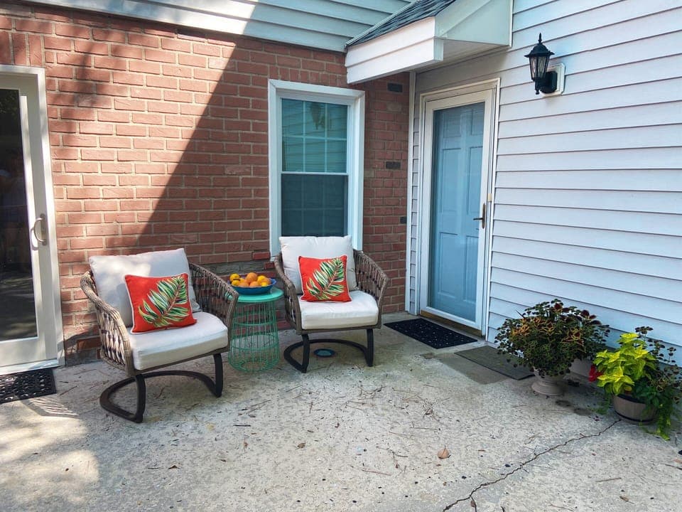Outdoor front patio 