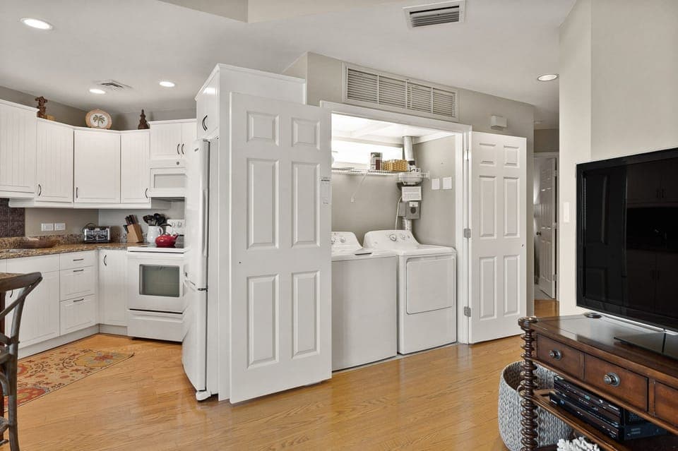 Laundry with Full Washer/Dryer