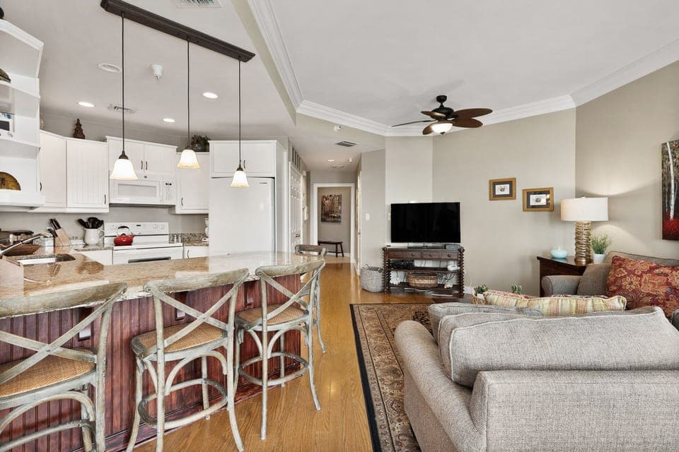 Kitchen/Living Area