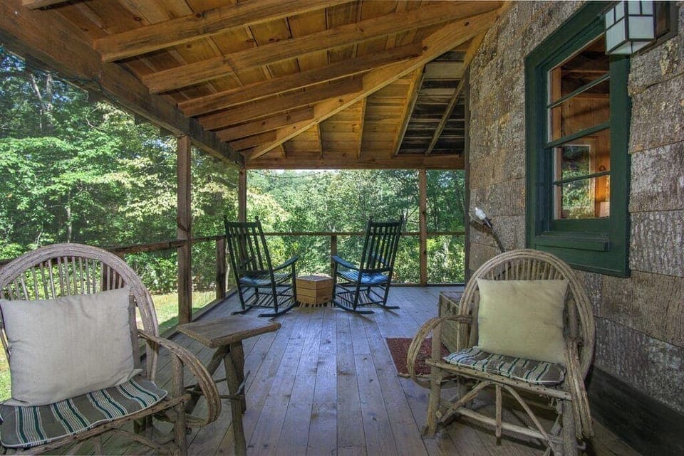 screened porch wraps around