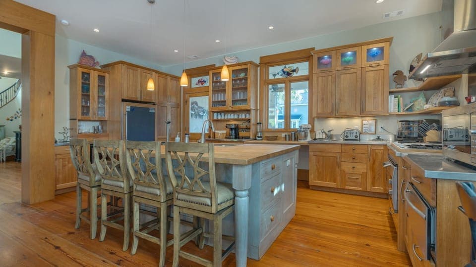 Kitchen with a central island with additional seating
