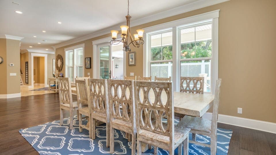 Large dining table to seat a large number of people
