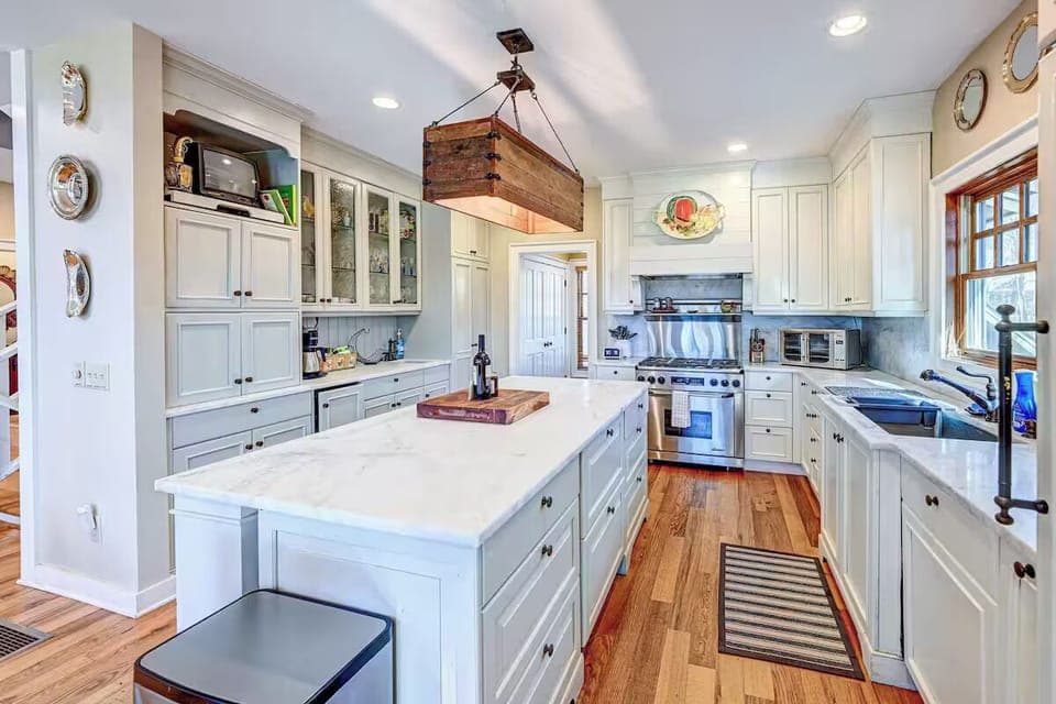 Main Kitchen | Dishwasher | Gourmet Cookware