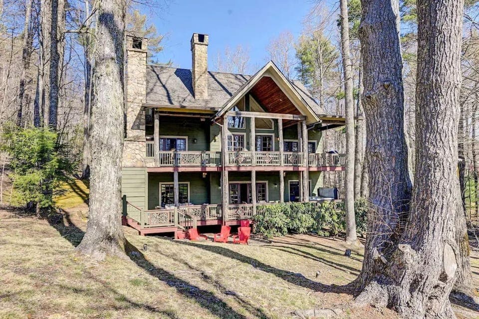 Back exterior | 5 bedrooms | 5.5 bathrooms