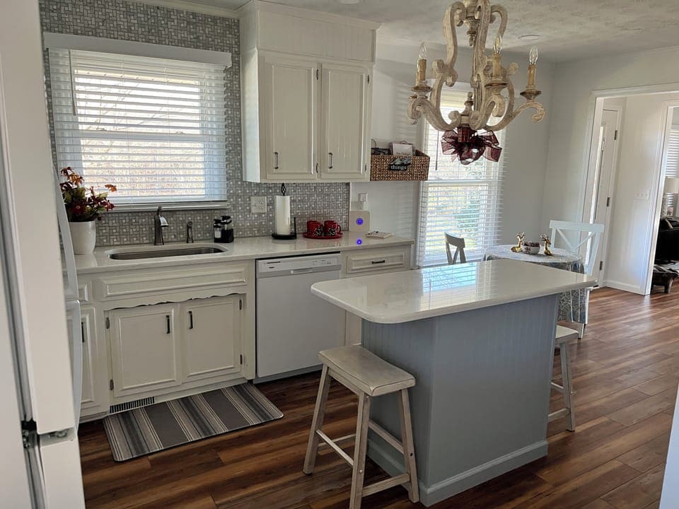 Full kitchen 