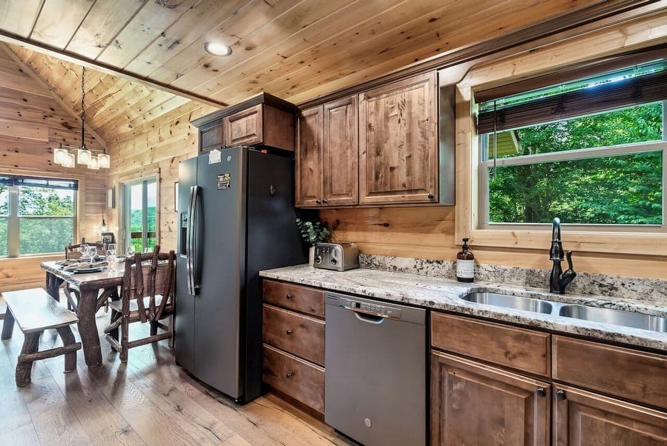 Fully equipped kitchen with Keurig Coffee maker, Crockpot, Blender, Toaster, etc