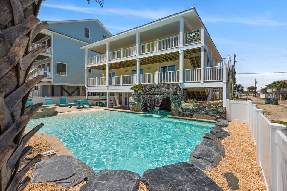 Welcome to 1000 Island Lagoon! Enjoy the huge walk-in pool with waterfalls!