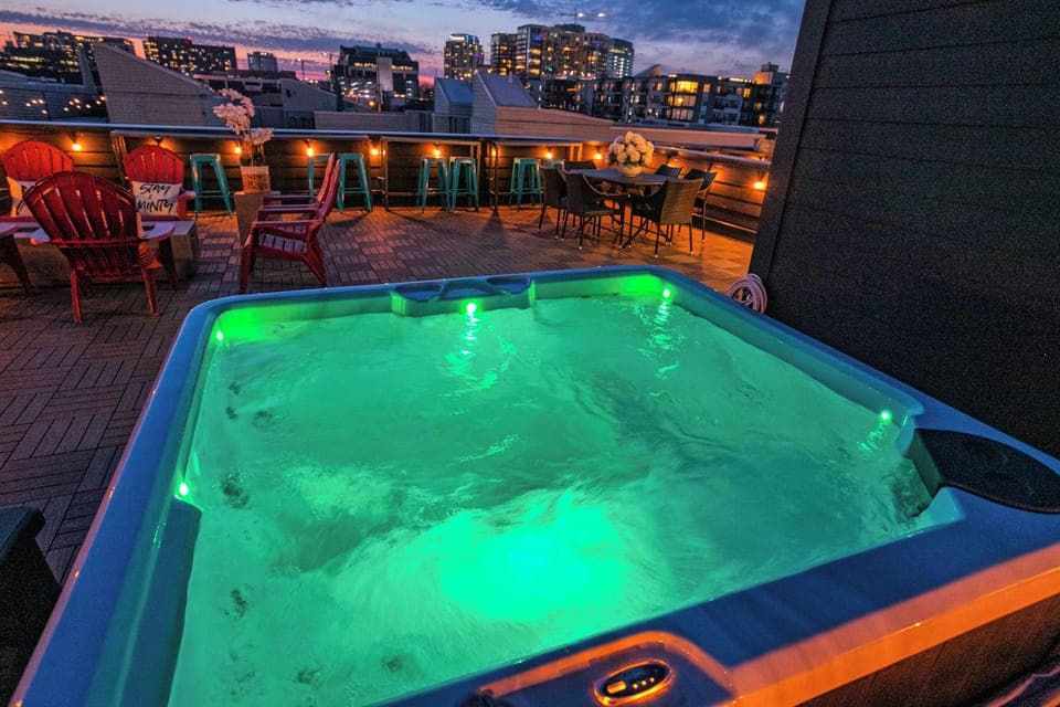 Outdoor spa tub