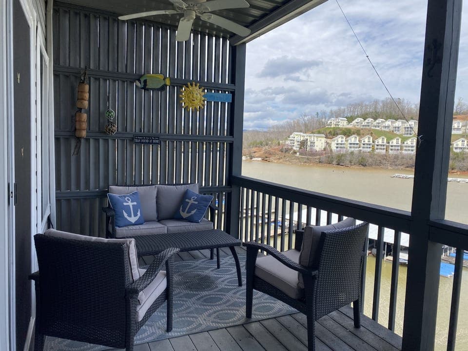 Deck Sitting space