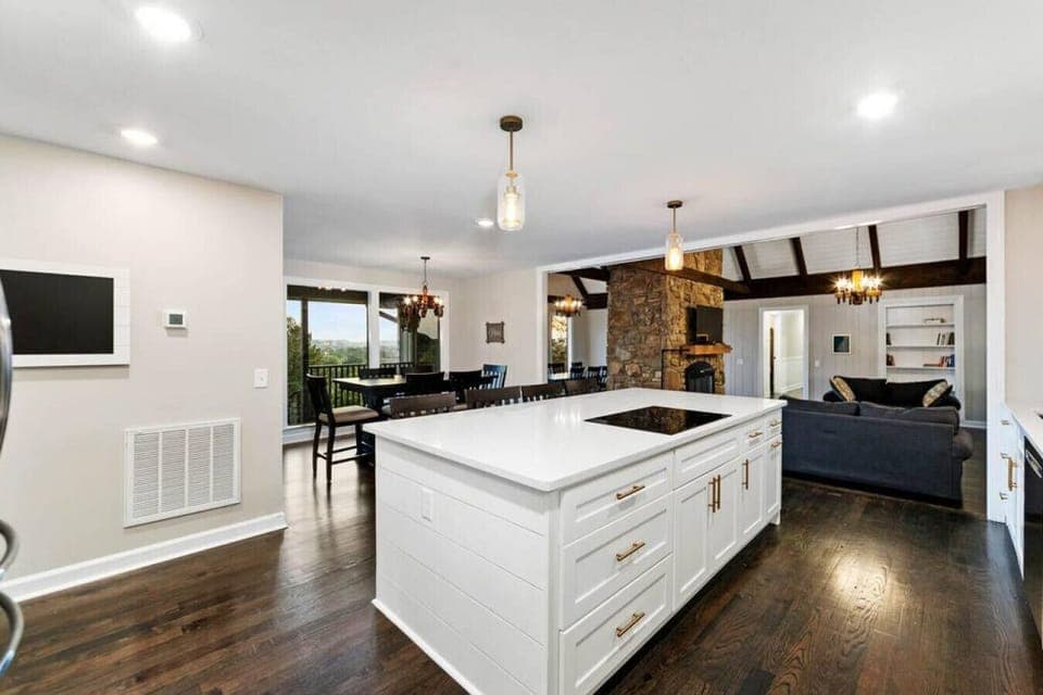 Large open kitchen with double ovens, induction cooktop, Ninja Blender, Toaster, Coffee pot & K-cup machine, crockpot and toaster