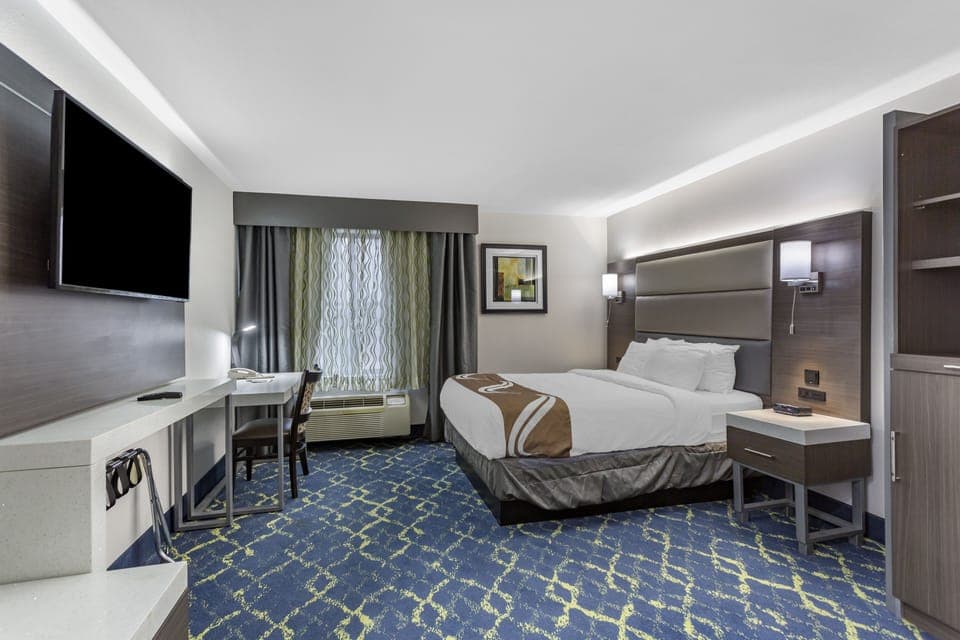 Room, 1 Queen Bed, Accessible, Non Smoking | Desk, iron/ironing board, free cribs/infant beds, rollaway beds
