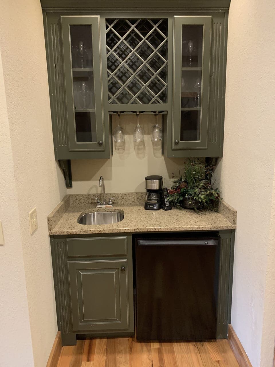 Private Kitchenette on the lower floor for families, adult children, or teens. 