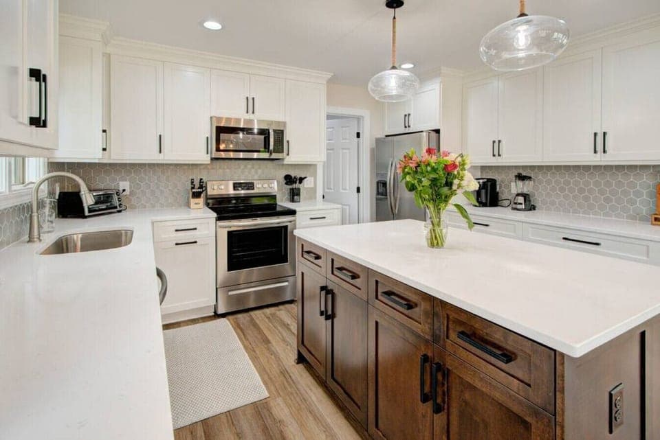 Bright Kitchen Has Plenty of Space for Everyone.