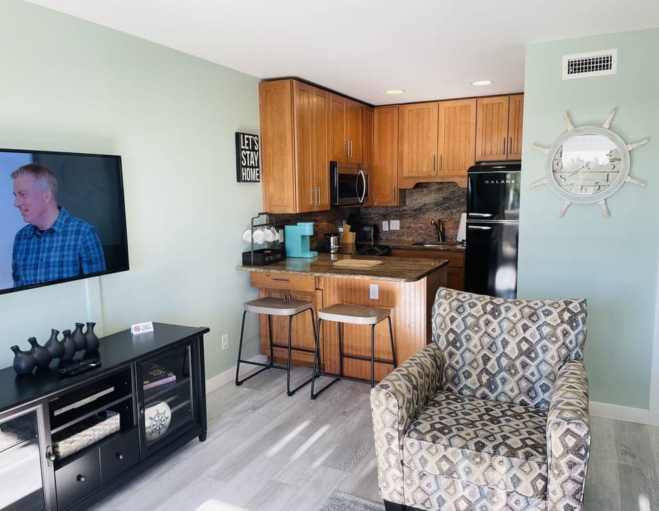 New refrigerator, microwave and dishwasher in the kitchen!