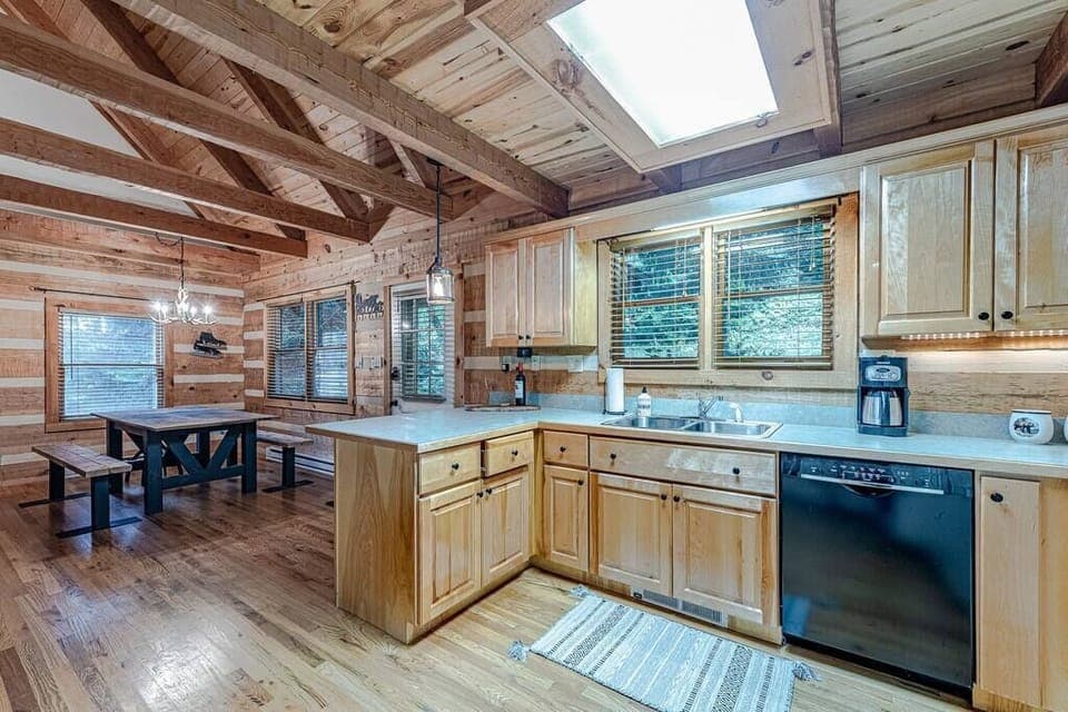 Open kitchen with everything you need to cook family meals.
