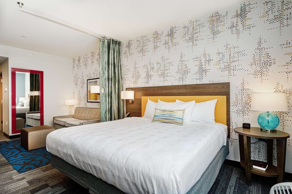 Studio Suite, 1 King Bed, Non Smoking | Living area