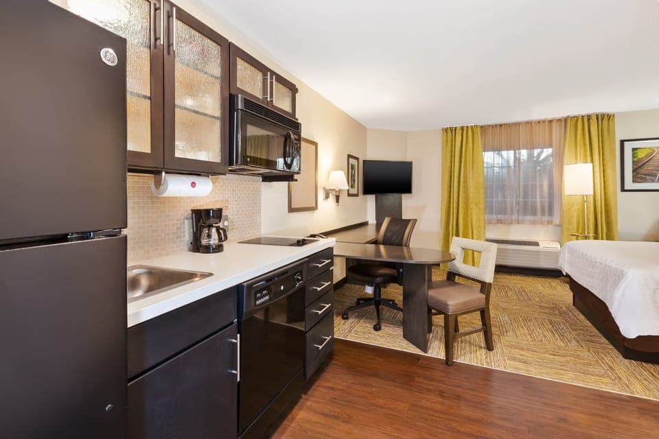 Studio Suite, 1 Queen Bed | Private kitchen | Fridge, microwave, stovetop, dishwasher