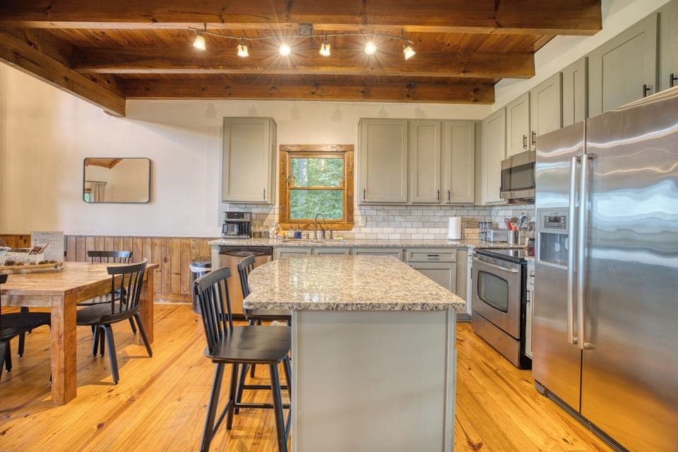 Fully stocked kitchen, all the supplies you'll need.