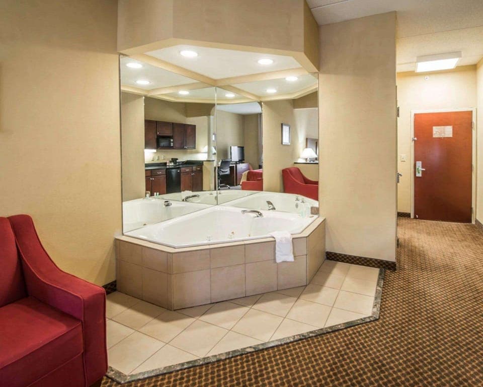 Premium bedding, pillowtop beds, in-room safe, desk