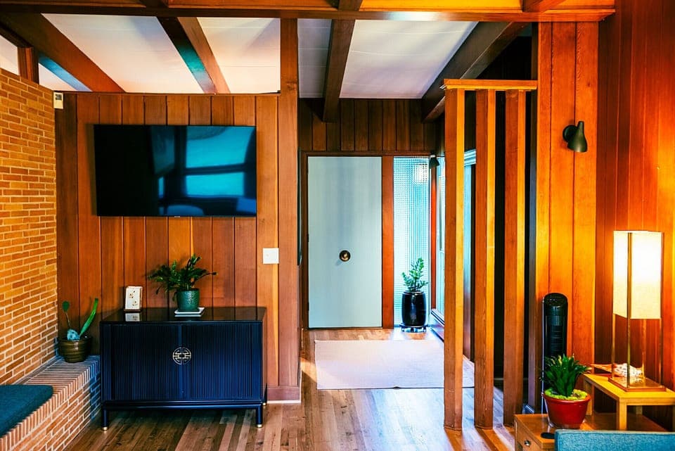 Den/Front entry 