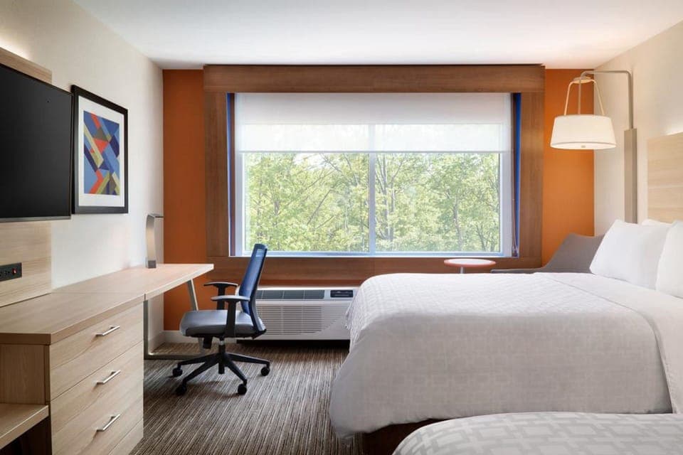 Desk, laptop workspace, free wired internet, bed sheets