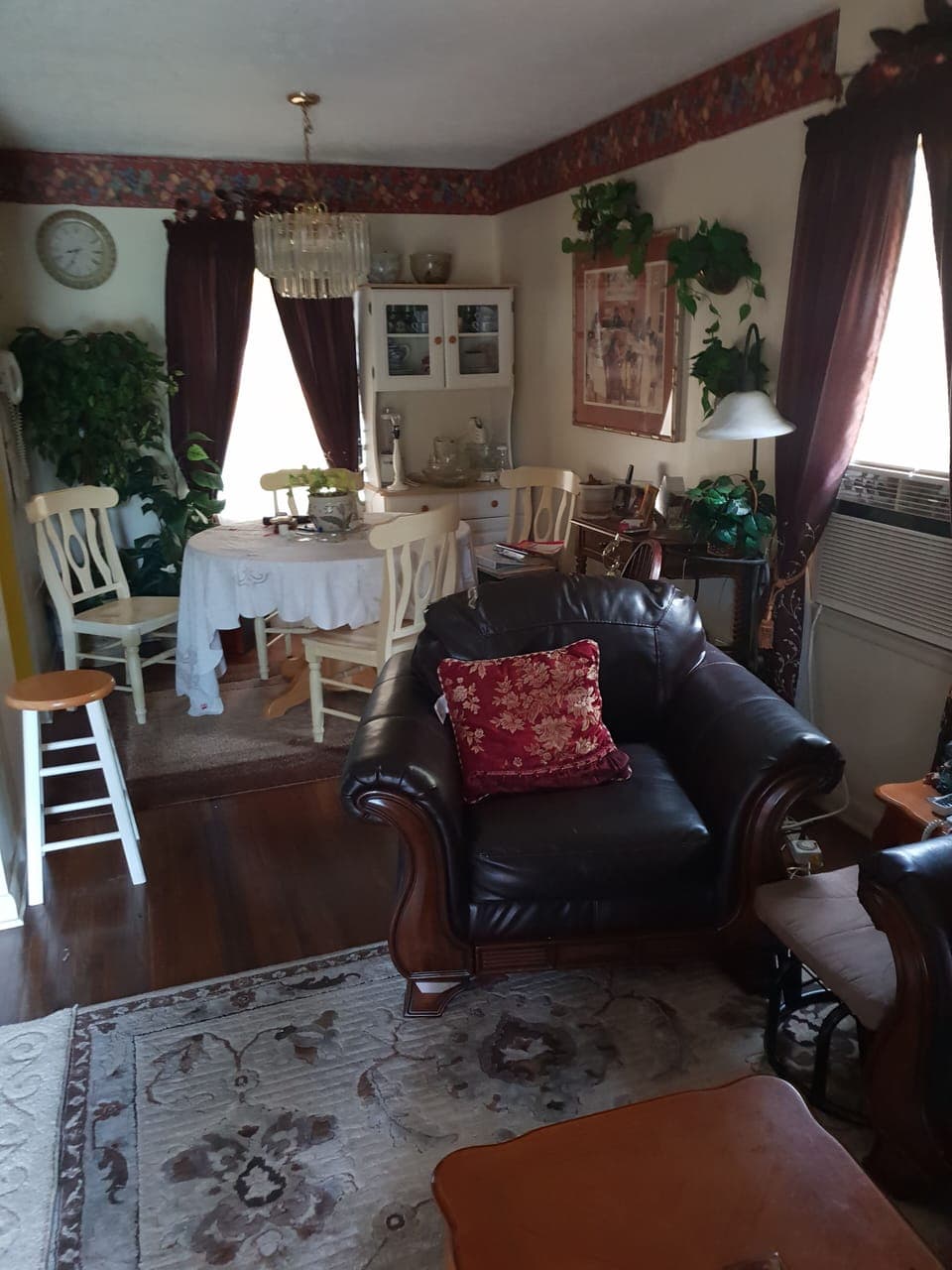 Cozy Dining Area