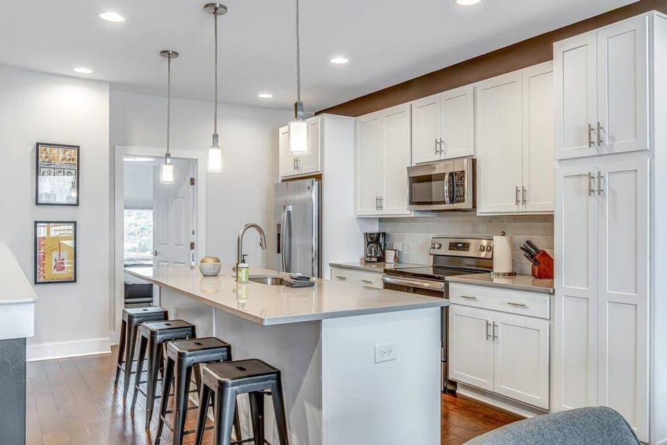 Fully stocked kitchen! Seating for 4 at the kitchen island.