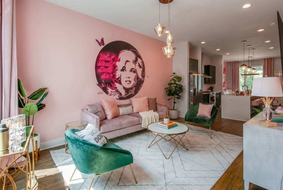 Discover this stylish Nashville retreat, perfect for bachelorette parties or luxurious getaways. Relax in chic surroundings and make unforgettable memories in the heart of downtown Music City!