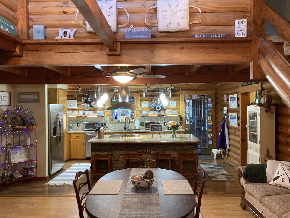 Dining and kitchen area (seats 10 comfortably)