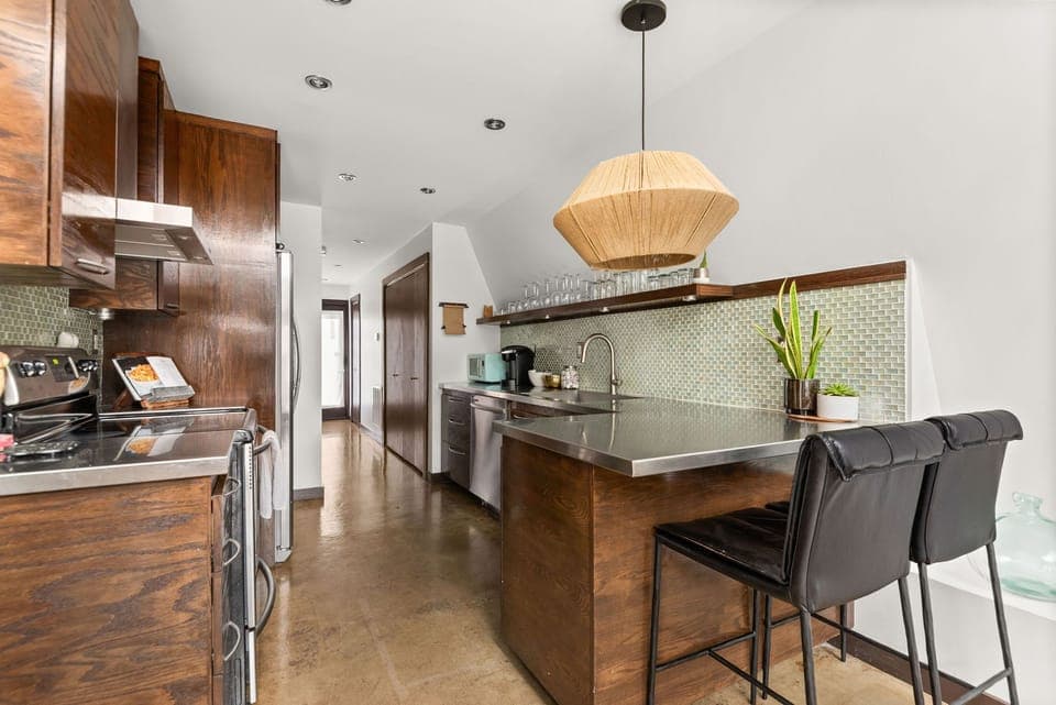 Fully stocked kitchen and laundry room