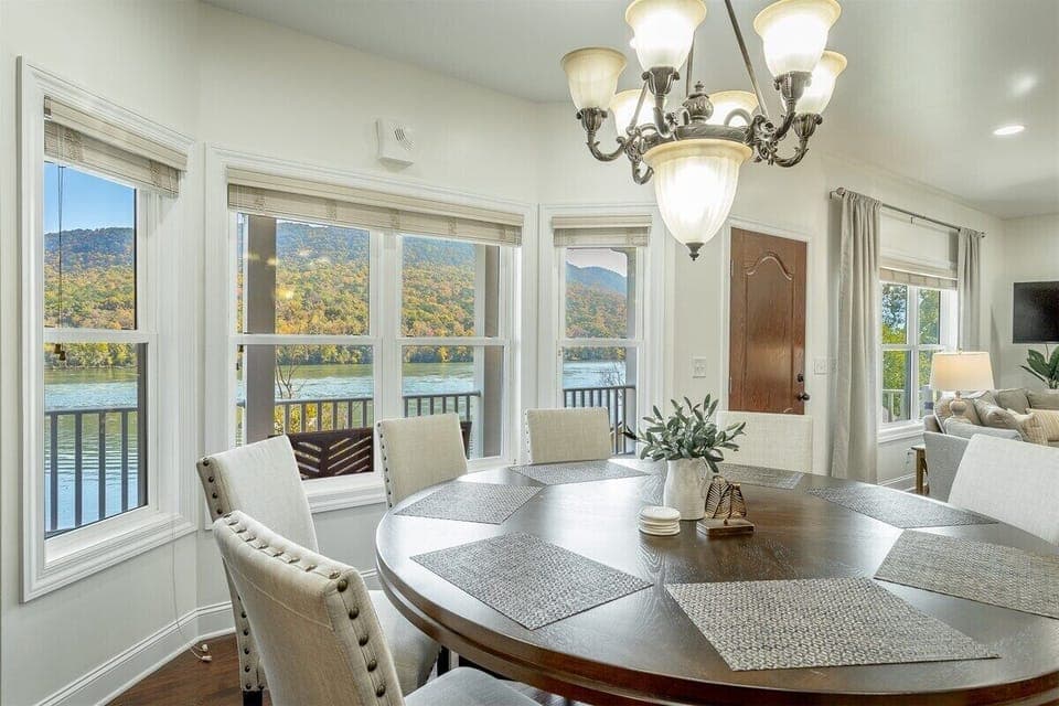 Main Level Dining Area