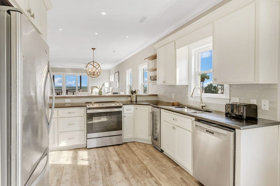 Open, Bright Living & Dining Space