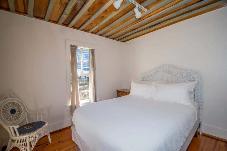 Full Bedroom
