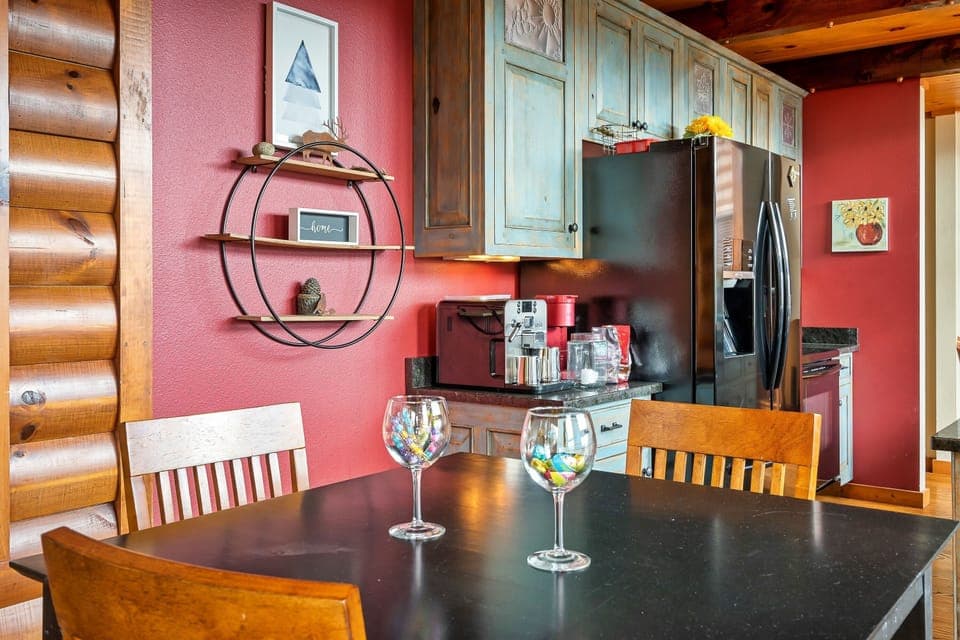 Eat in kitchen and coffee station