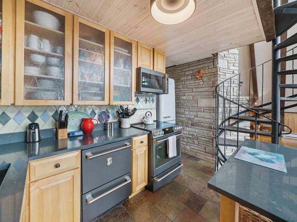Top of the line GE Cafe appliances and SMEG fridge for the chef in your group