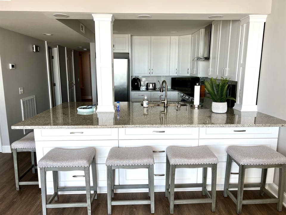 Dining Area Seats 6