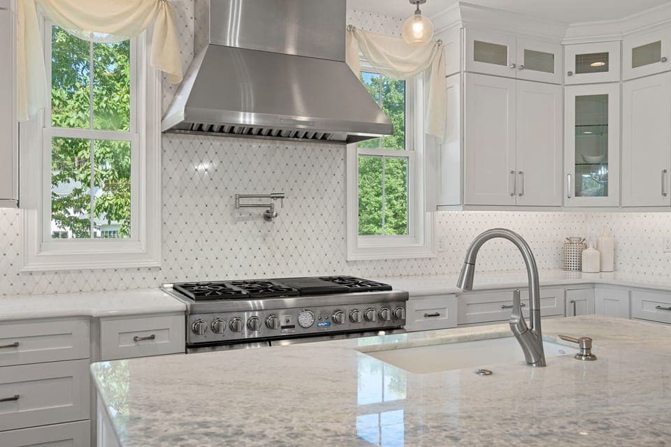 Large island and chef's dream gas stove!