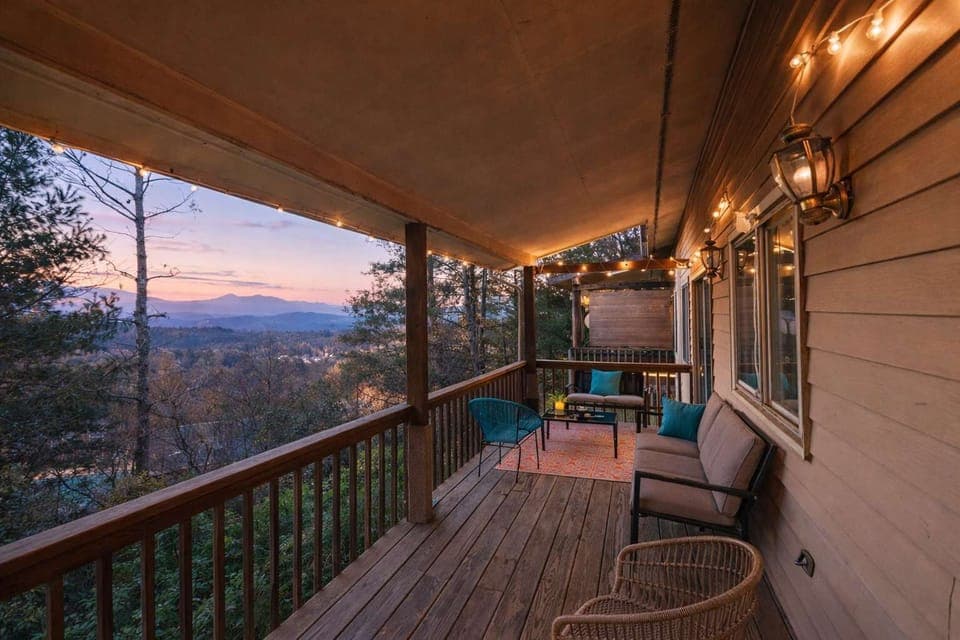Relax on a private balcony with peaceful mountain views, perfect for morning coffee or unwinding at sunset. Enjoy fresh air, cozy seating, and a quiet setting that makes it easy to slow down and take in the beauty of East Tennessee.