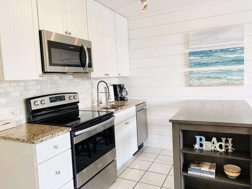 Full kitchen
