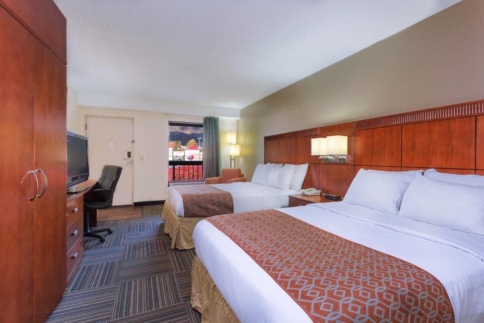 Desk, iron/ironing board, free WiFi, bed sheets