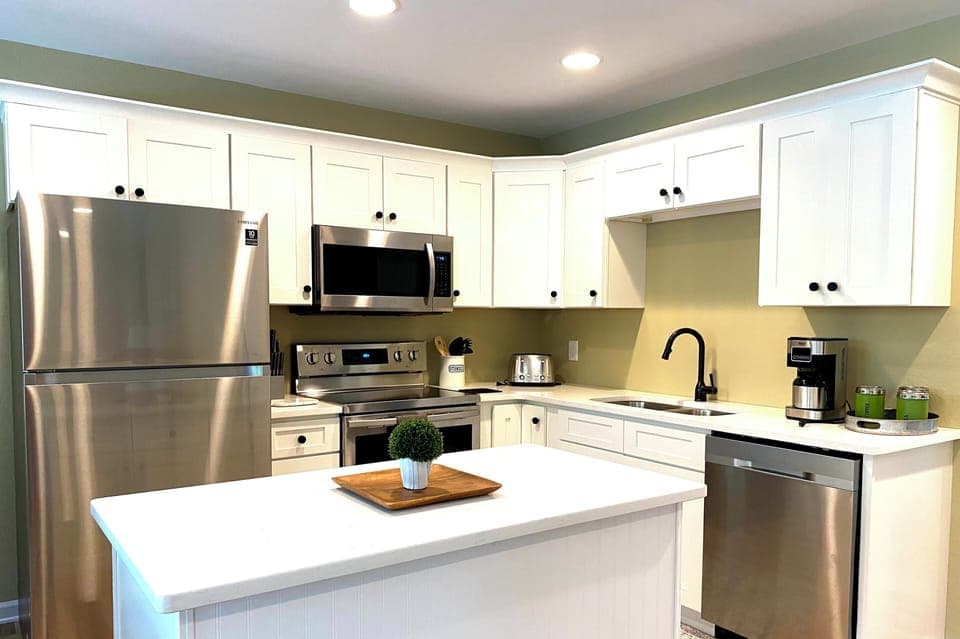 Fully stocked kitchen!