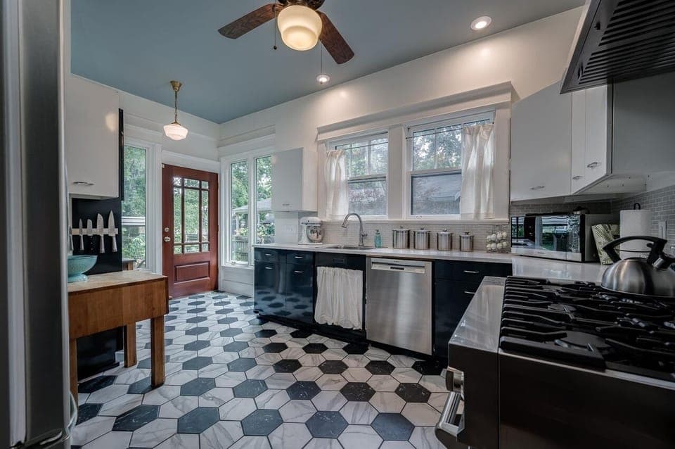 There are plenty of small appliances and kitchen supplies for your stay!