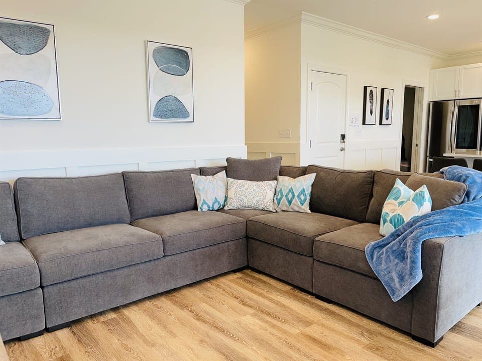 Cozy living room, perfect for family gatherings!