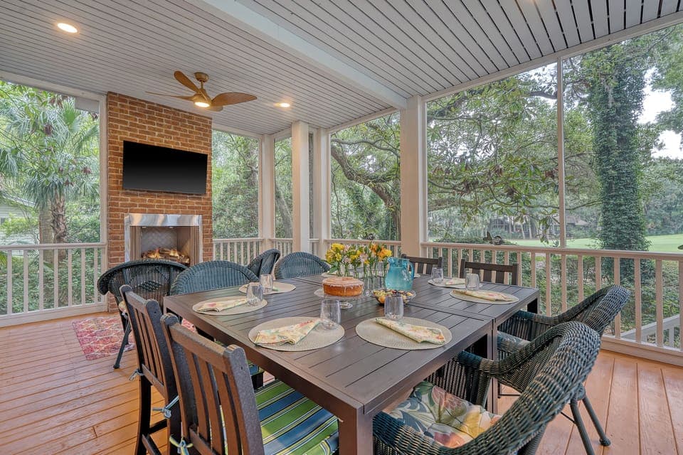 Outdoor dining