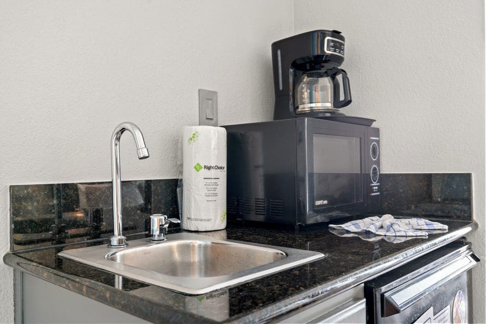 Studio, 2 Queen Beds, Balcony, Oceanfront (604B) | Private kitchenette | Fridge, microwave, coffee/tea maker, toaster
