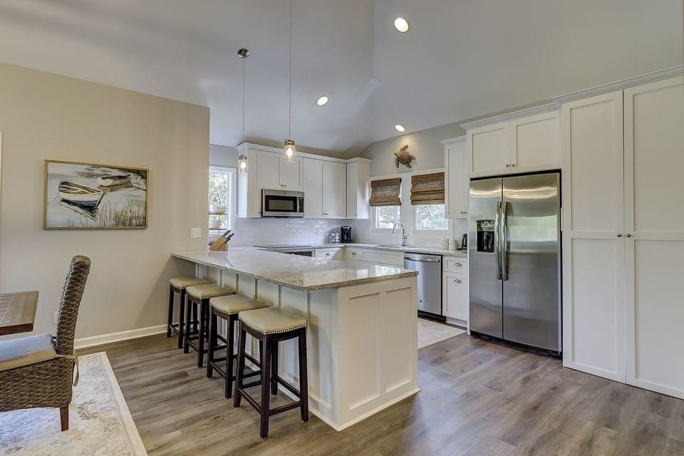 Breakfast Bar/Kitchen