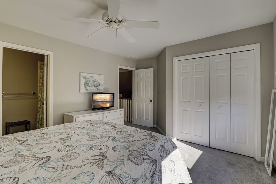 2nd Level - Queen Bedroom