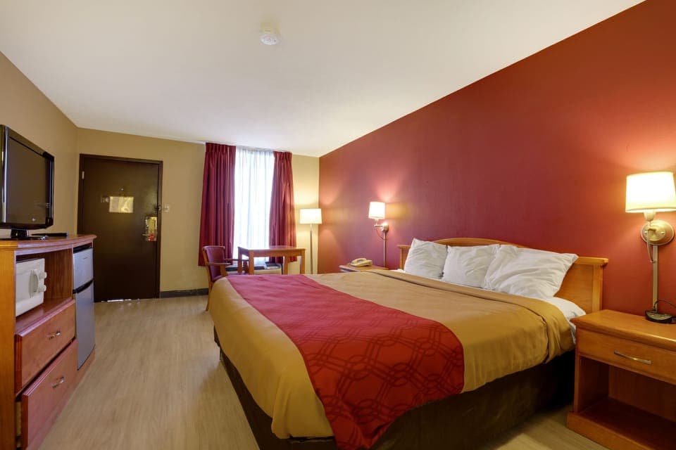 Premium bedding, down comforters, individually furnished, desk