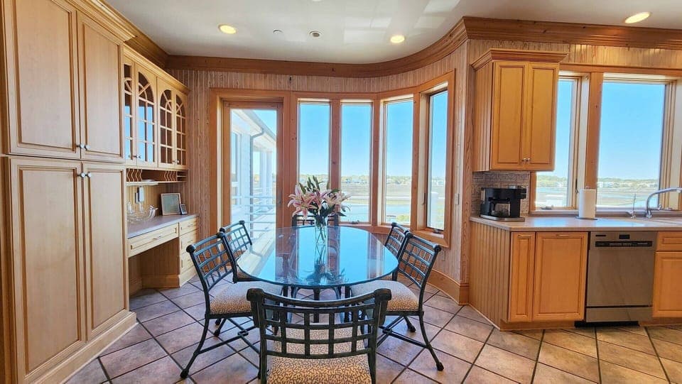 Breakfast Room