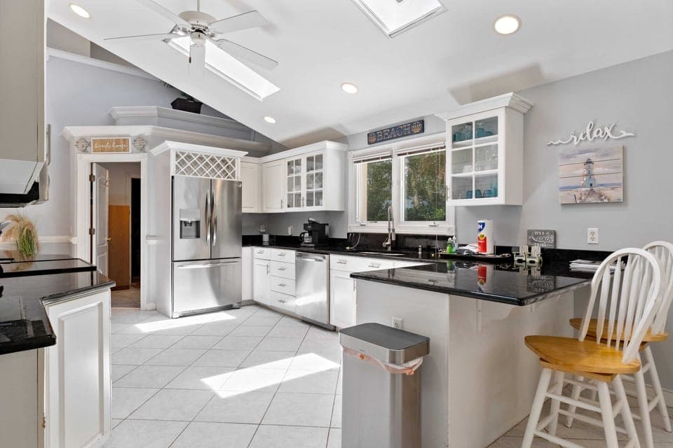 Fully Stocked Kitchen 